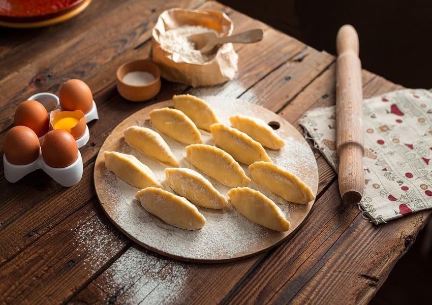 Editora Alpendre lança Cozinha de afeto – Histórias e receitas de doze mulheres imigrantes no Brasil