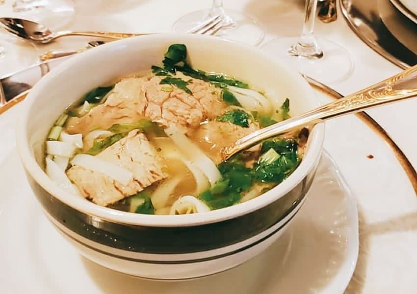 Pho Noodle Soup - Um delicioso jantar na embaixada do Vietnã