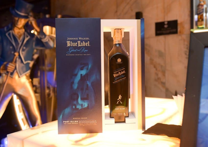 Johnnie Walker em versões exclusivíssimas: Johnnie Walker Blue Label Ghost and Rare Port Ellen. É o segundo da série que traz edições especiais.