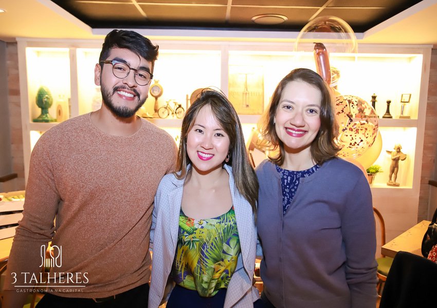 Victor Anunciação Marcela Iwano e Luana Benício