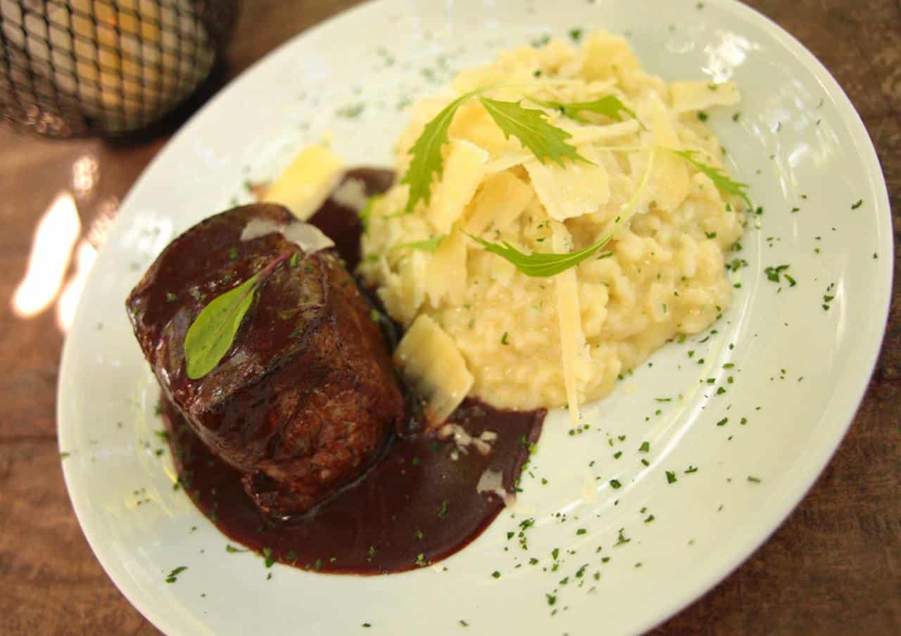 Filé Mignon ao molho carménère e Arroz de Anatra desfiado com linguiça são as opções do mês de setembro no Santé 13