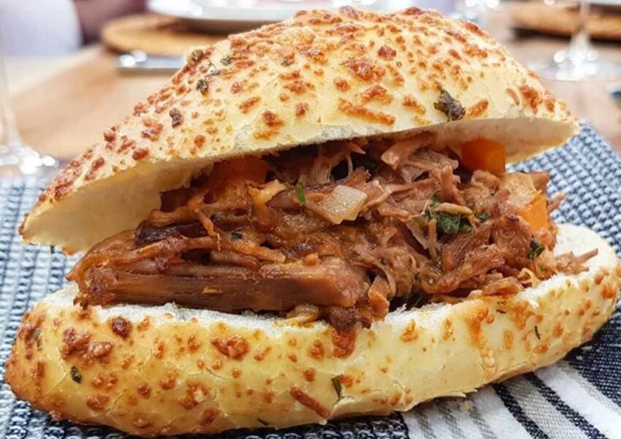 Carne Louca: sabor das Índias com rebolado brasileiro Chef Melchior Neto ensina receita com especiarias