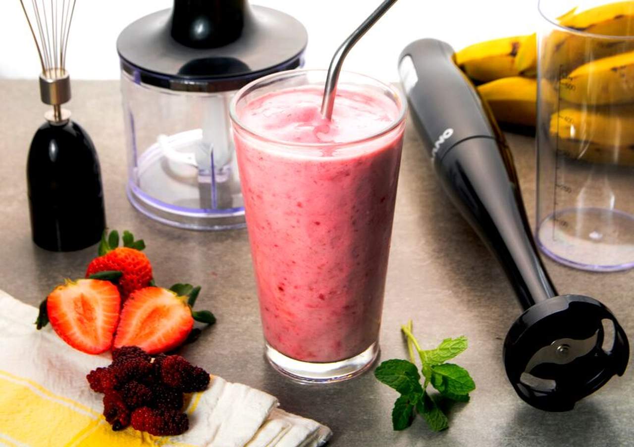 Refresque-se com um colorido Smoothie de frutas vermelhas e banana Receita prática e rápida é preparada com a agilidade do Arno TurboMix Pro 3 em 1