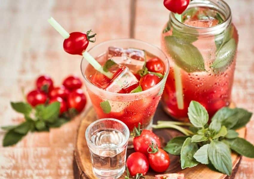 Caipirinha de tomate: você Shippa? Bebida delícia para surpreender na confraternização