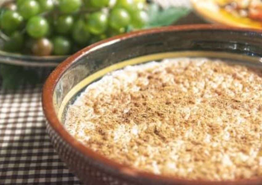 Surpreenda com essa receita de arroz cremoso com leite de coco e amendoim