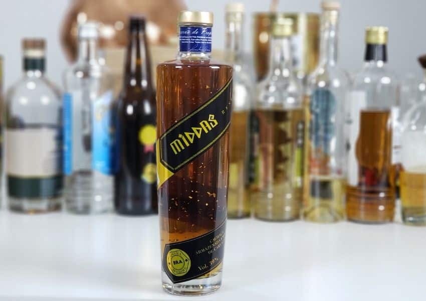 Middas lança primeira cachaça no Brasil produzida com madeira acácia