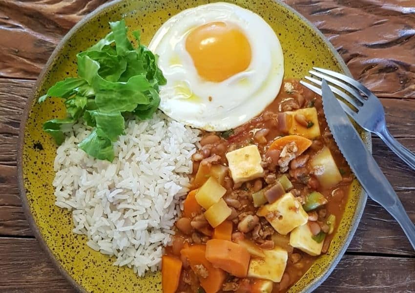 Receita de feijão com carne moída e legumes