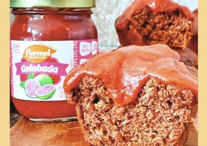 Bolo de banana com goiabada para quebrar a rotina alimentar da semana