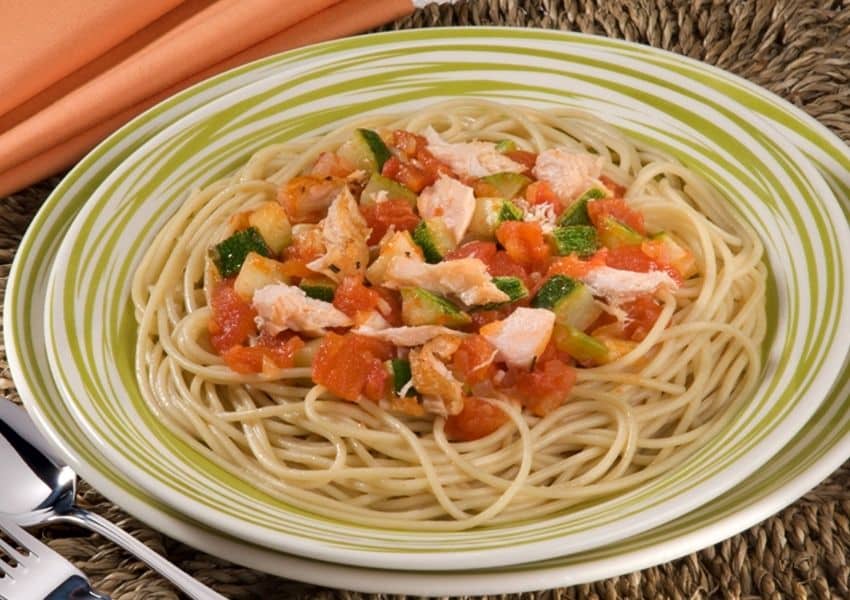 Spaghetti ao Azeite com Salmao e Abobrinha