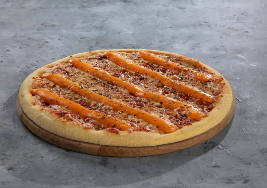 Dominos lanca Pizza de Cheddar