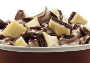 McDonald’s relança McFlurry Laka Diamante Negro, agora com a inédita calda de Brigadeiro!