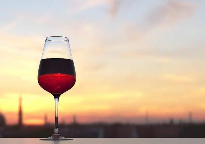 Clube de vinhos inova no mercado brasiliense Taça de vinho