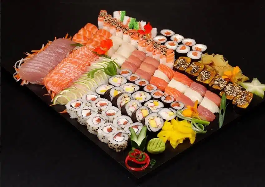Combo de sushi personalizado do Haná 408 Sul com nigiri, sashimi e uramaki frescos para delivery em Brasília