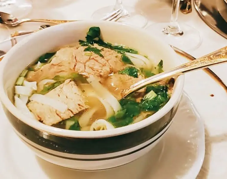 Pho Noodle Soup - Um delicioso jantar na embaixada do Vietnã