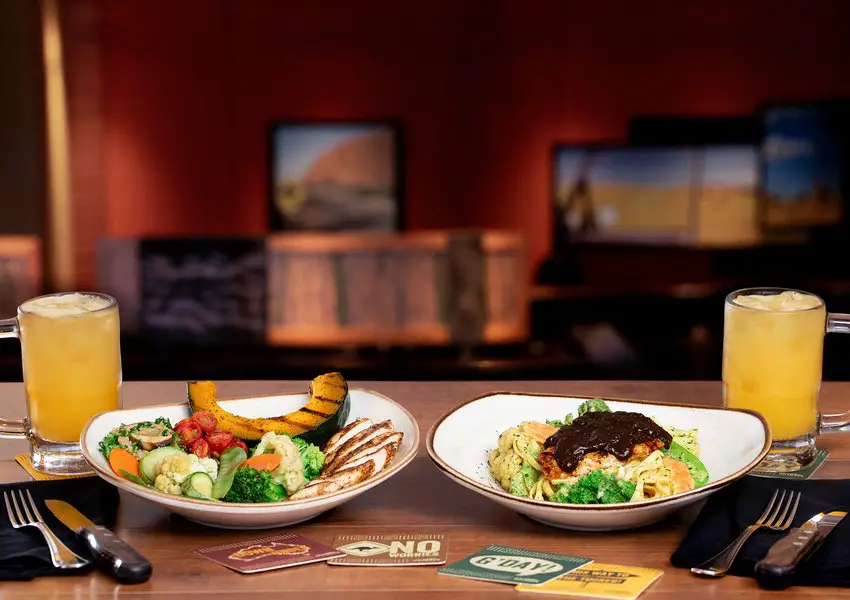 Outback lança opções de saboroso pratos fit, as novidades chegam para clientes que buscam opções mais leves: macarrão de tapioca e salada de quinoa