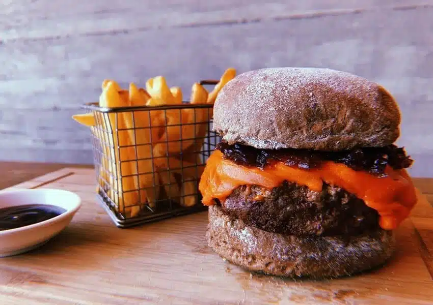 Loca Como Tu Madre estreia no Mimo Bar com formato Loca Burger