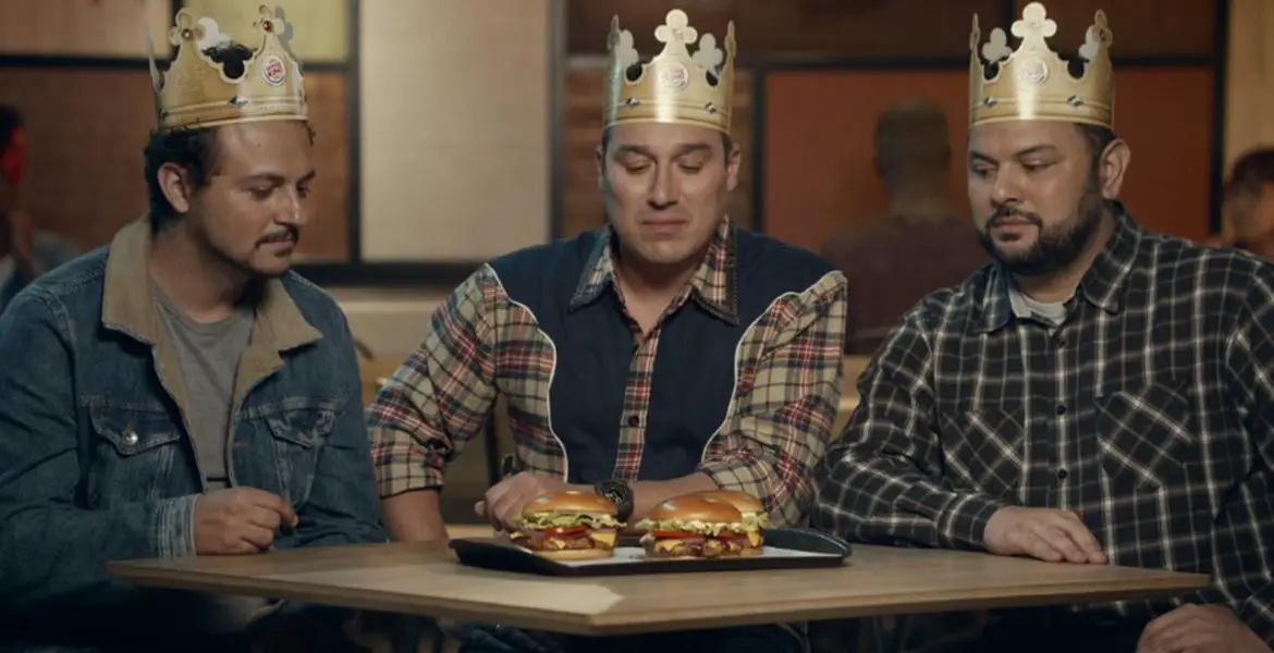 Burger King lança hambúrguer recheado com queijo