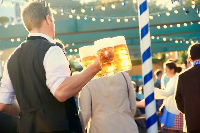 Oktoberfest: recordes de cerveja para se inspirar Festival tradicional alemão tem festas em São Paulo, Blumenau e Munique