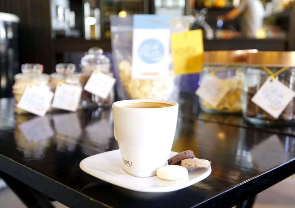 Espaço 365 inaugura nova cafeteria Além do cardápio exclusivo, o novo point da Asa Norte traz em primeira mão máquina que imprime foto em café