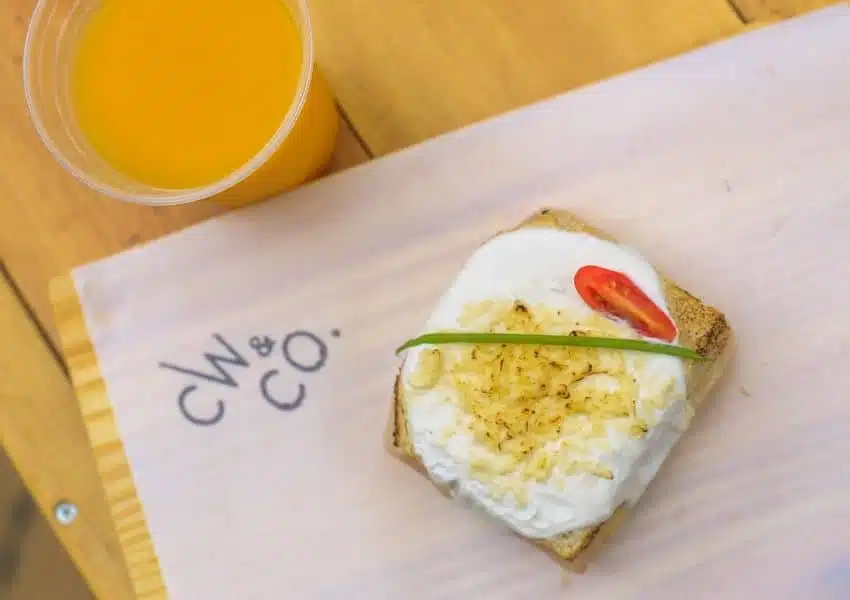 CW&Co: café, vinho e gastronomia em espaço integrado em Brasília Coffee Wine Co alia cafeteria gourmet wine bar e coworking
