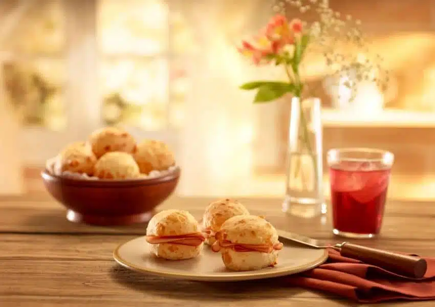 placeholder1280x720 Patês saudáveis para crianças servidos com pão de queijo e legumes frescos na lancheira escolar