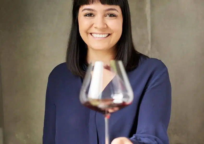Sommelière Ana Clara Carvalho indica vinhos e espumantes