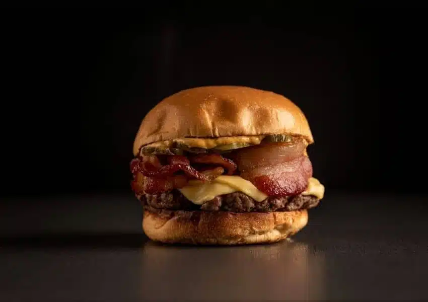 Bullguer inicia delivery na nova loja do Venancio