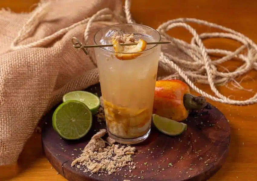 Drinks de cachaça em Brasília servidos em bares e restaurantes para o Dia da Cachaça